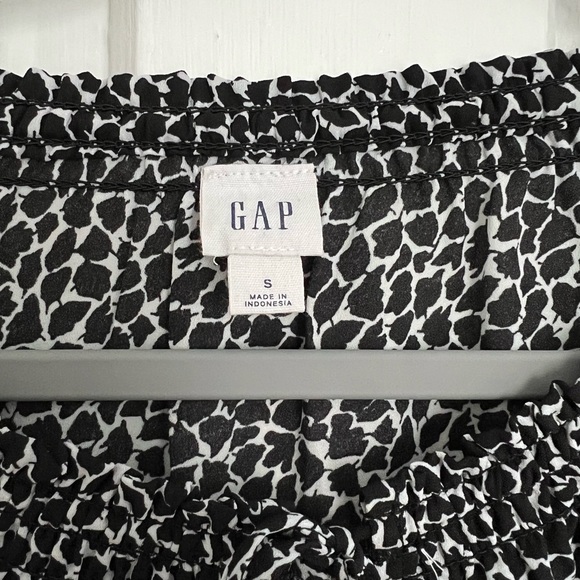 Gap flutter sleeve blouse - Small - Picture 2 of 4